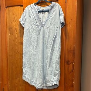 5/25$ 🎄H&M Light Blue V-Neck Blouse